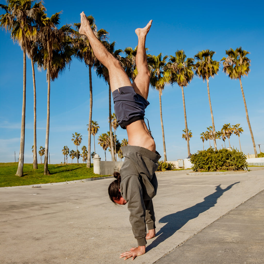 YOGA CROW MENS FLOW SHORTS - Legion Blue