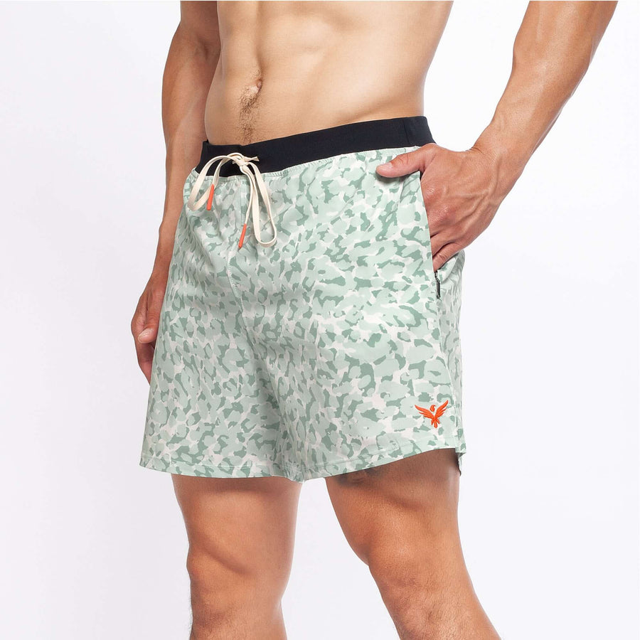 Flow shorts in lichen color with a stylish camouflage pattern, ideal for hot yoga and intense training.
