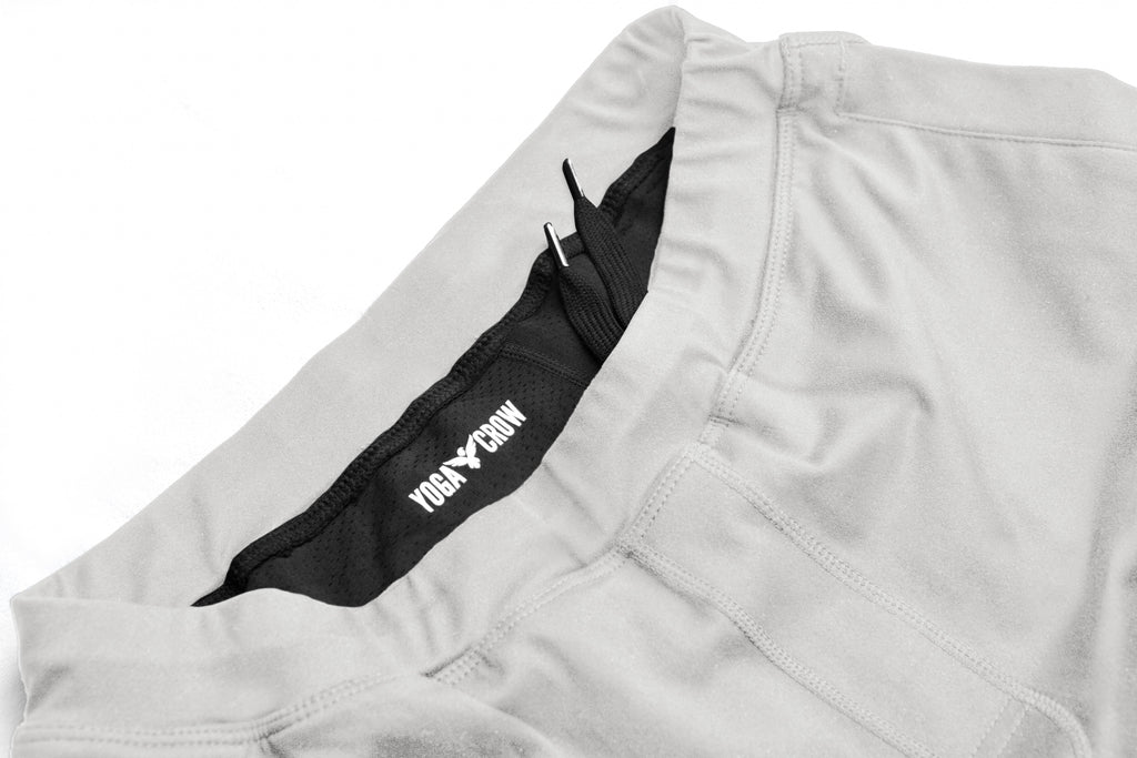 YOGA CROW MENS SWERVE SHORTS - Light Grey